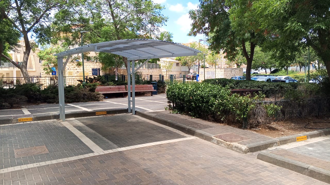 סוכך לגינה ציבורית