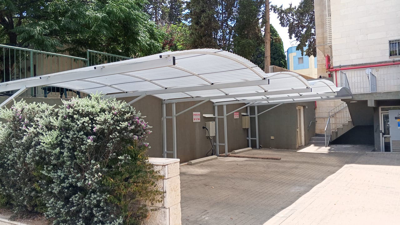 סוכך חניה קשתי