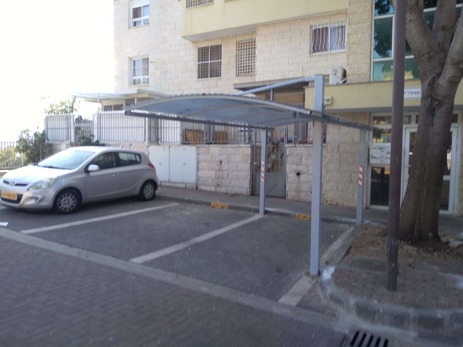 סוכך חניה יחיד